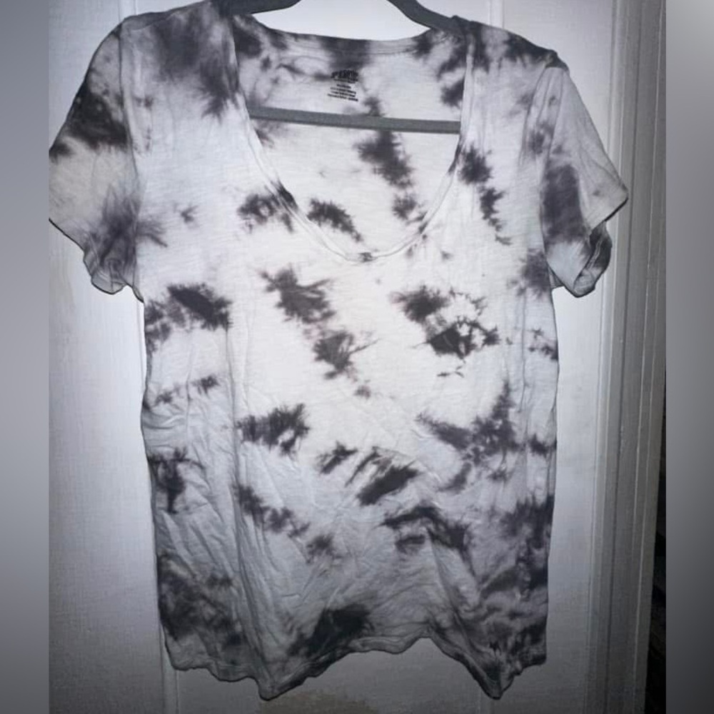 Women’s Pink shirt 
Size M